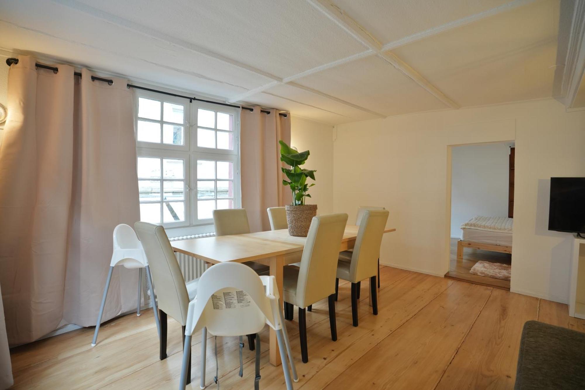 בזל Cozy City Center, 4 Bedroom- 120Sq, 5Min Walk To Main Station מראה חיצוני תמונה
